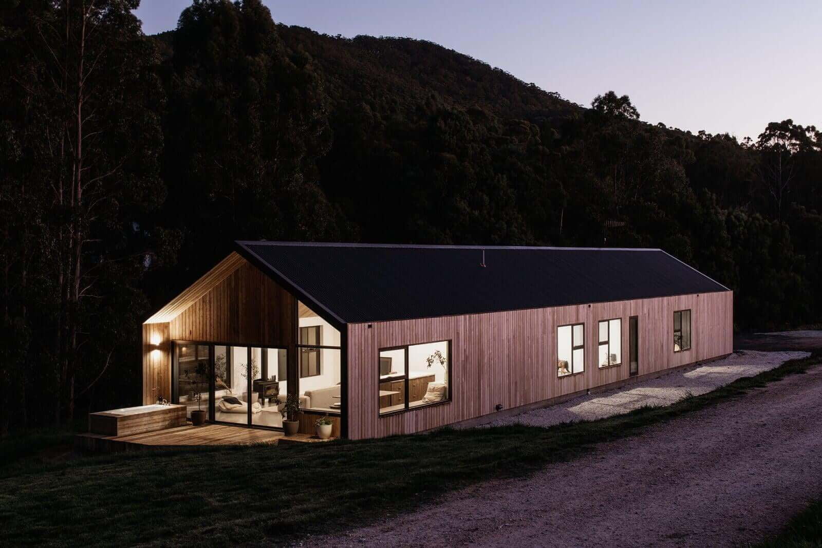 Barn House Penguin -exterior view